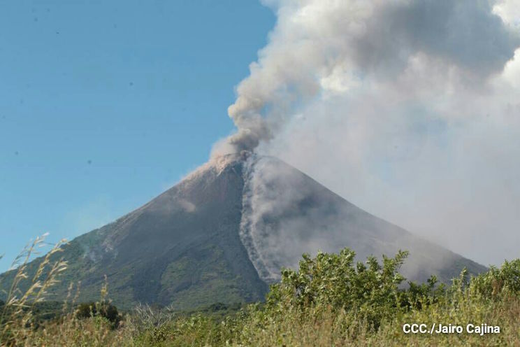 Volcán Momotombo entra en actividad eruptiva tras 110 años de relativa calma