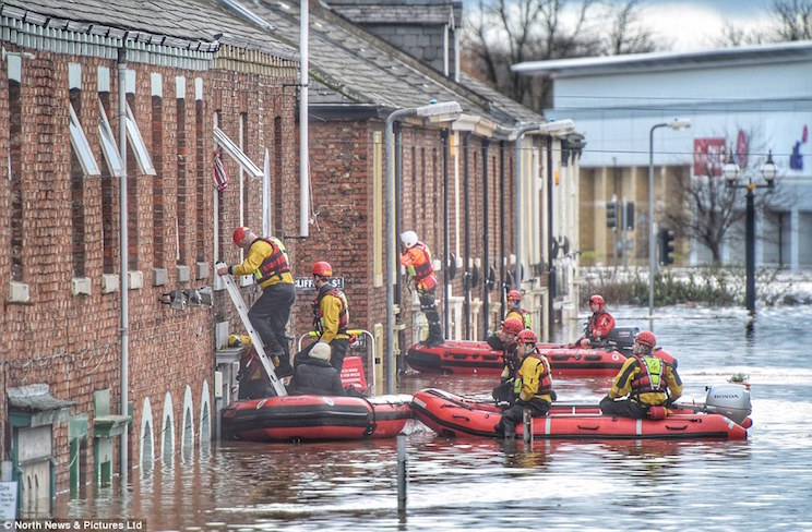 Tormenta Desmond deja un muerto y graves inundaciones en el Reino Unido
