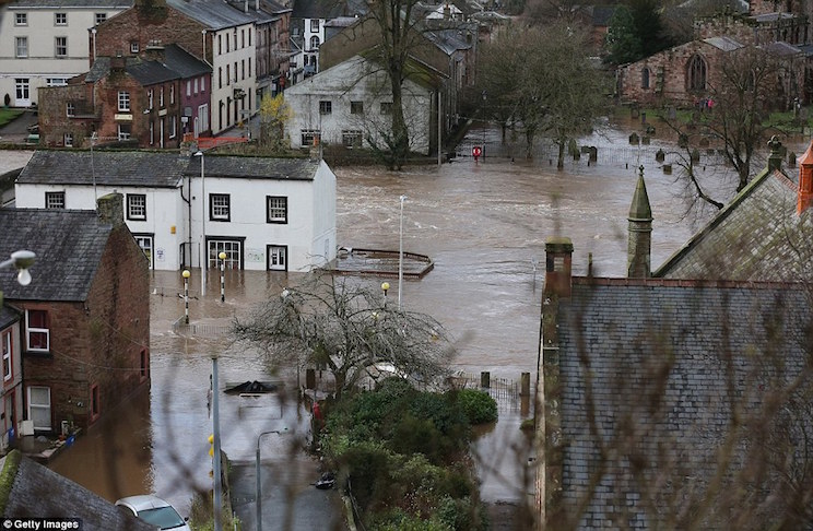 Tormenta Desmond deja un muerto y graves inundaciones en el Reino Unido