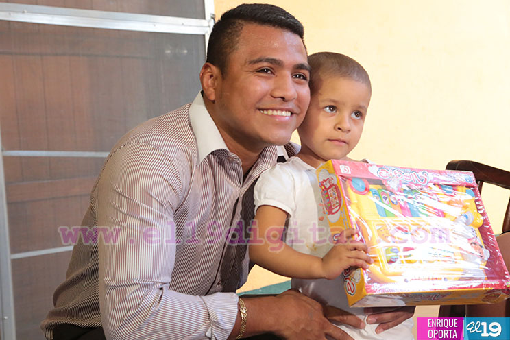 "Chocolatito" lleva alegría a pacientitos del Hospital “La Mascota”