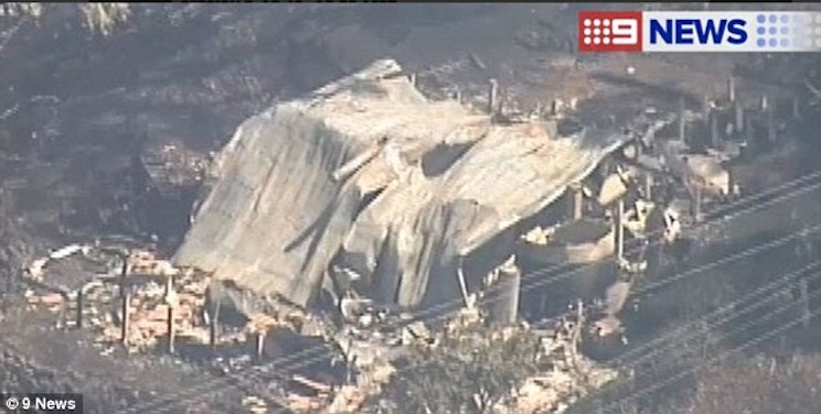 Un incendio forestal destruye más de 100 casas en Australia