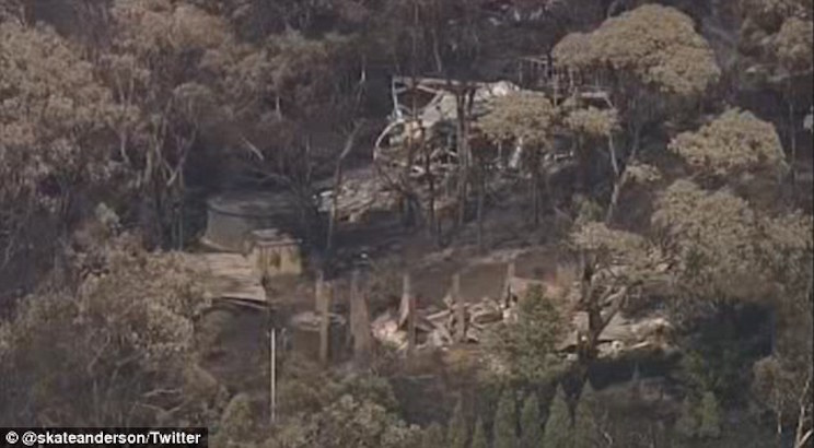 Un incendio forestal destruye más de 100 casas en Australia