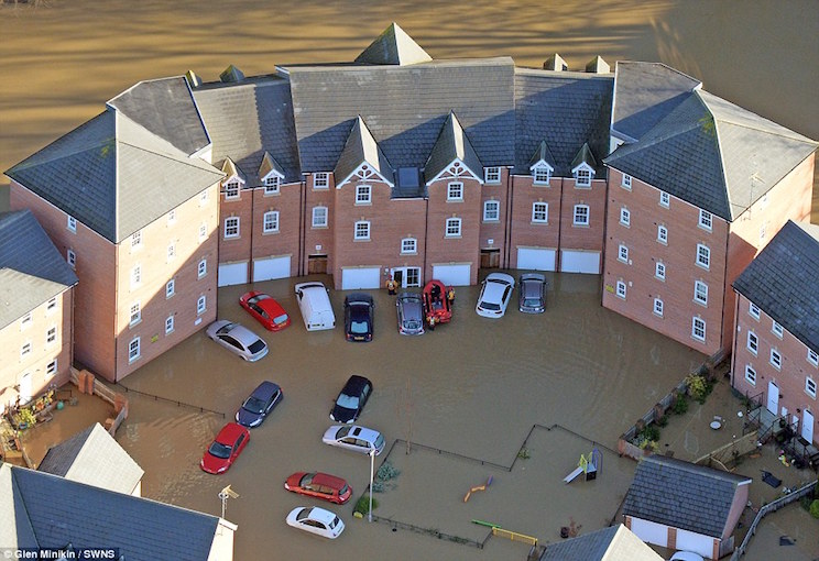 Cientos de evacuados en el norte de Inglaterra por inundaciones