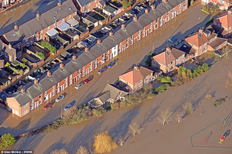 Cientos de evacuados en el norte de Inglaterra por inundaciones