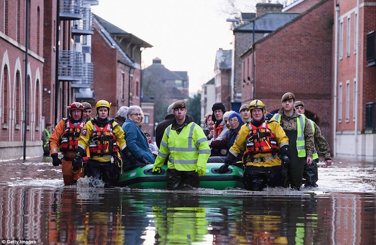 Cientos de evacuados en el norte de Inglaterra por inundaciones