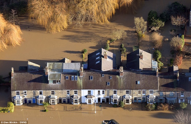 Cientos de evacuados en el norte de Inglaterra por inundaciones