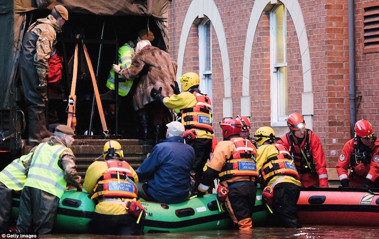 Cientos de evacuados en el norte de Inglaterra por inundaciones