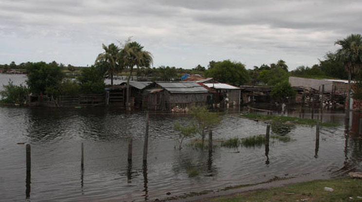 Más de 170 mil evacuados por inundaciones en Suramérica