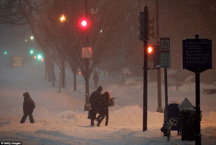 Diez muertos por mega tormenta invernal Jonas en EEUU