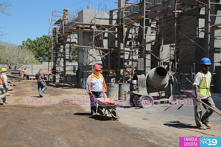 Avanza construcción de centro comercial Plaza la Fe en Carretera Sur