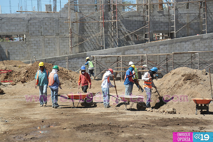 Avanza construcción de centro comercial Plaza la Fe en Carretera Sur