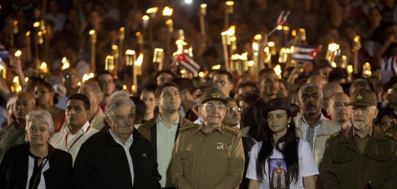Cuba rinde tributo a José Martí en Marcha de las Antorchas