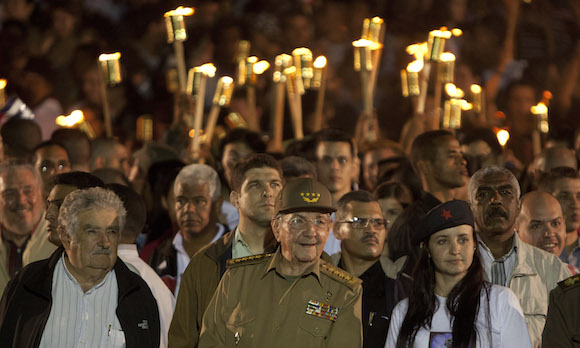 Cuba rinde tributo a José Martí en Marcha de las Antorchas