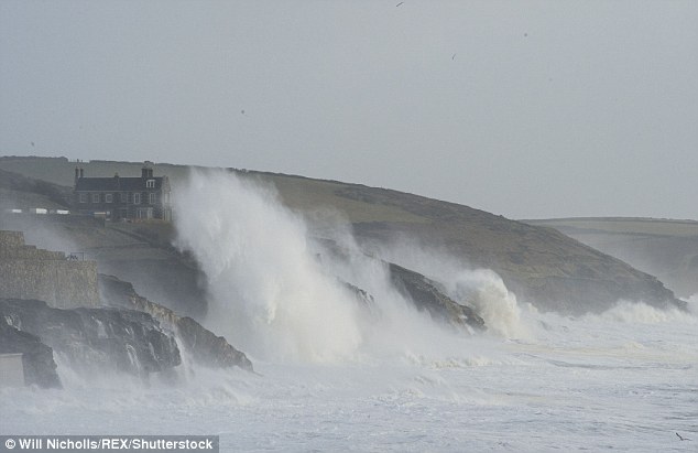 La tormenta Imogen se abate con violencia contra el litoral europeo