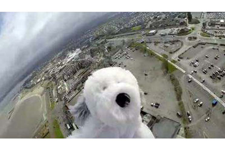 El peluche astronauta que viajó a la estratósfera y nunca volvió