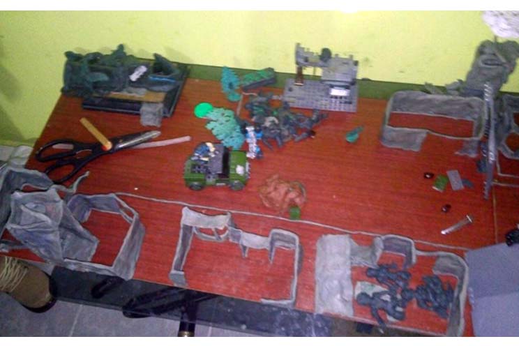 Adolescente planeó el asesinato de dos mujeres con una maqueta