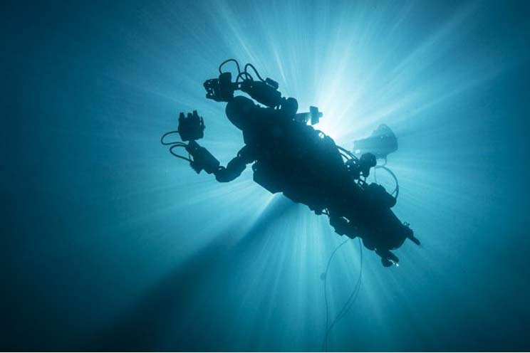El increíble robot humanoide que rescata tesoros de las profundidades