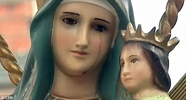 Una estatua de la Virgen María lloró una lágrima de sangre en Colombia