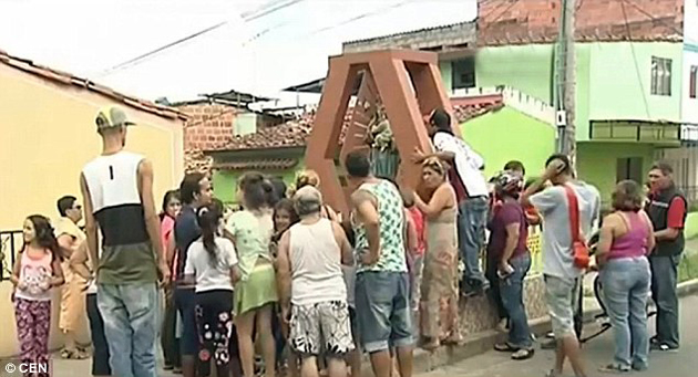 Una estatua de la Virgen María lloró una lágrima de sangre en Colombia