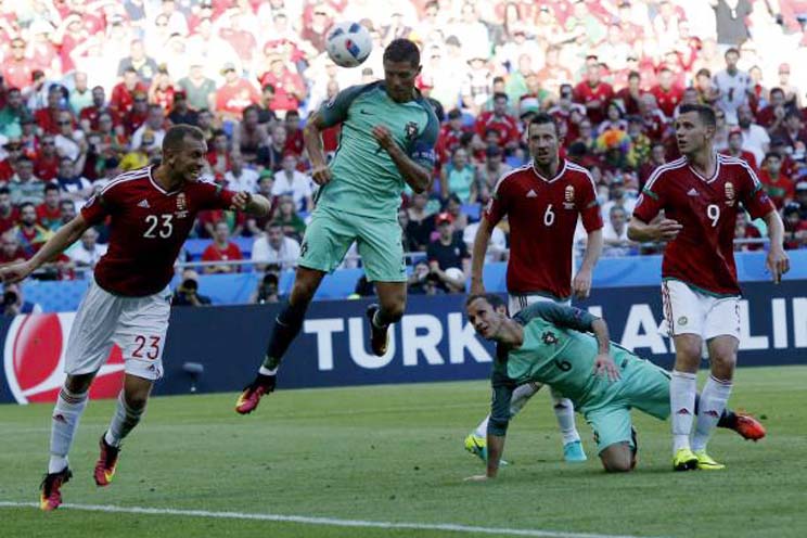 Portugal clasifica sufriendo