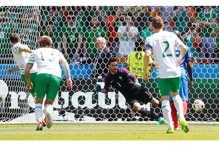 Griezmann comanda remontada de Francia que avanza a cuartos