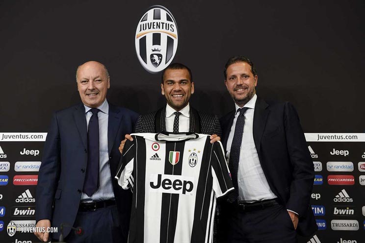 Dani Alves es nuevo jugador de la Juventus