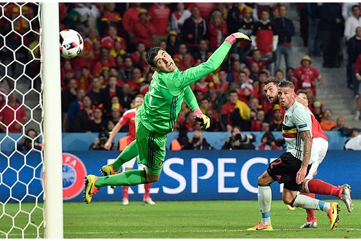 Gales sigue haciendo historia; avanza a semis en la Euro