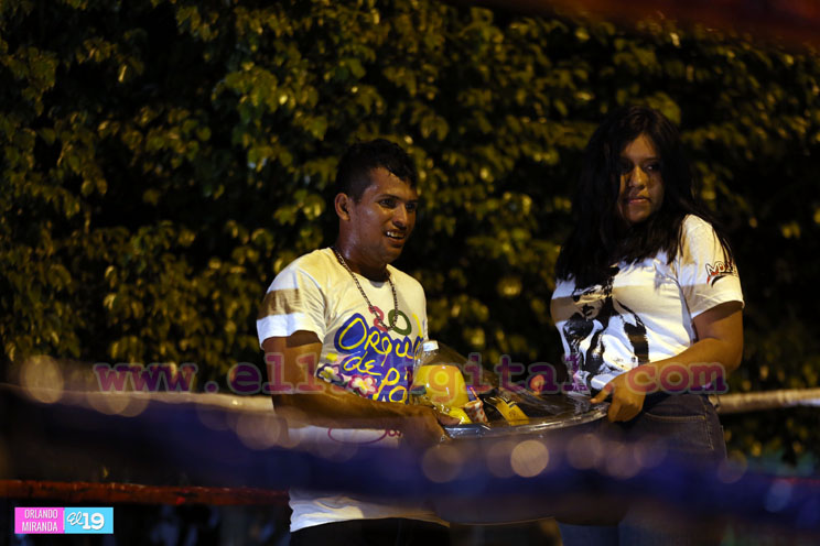 Alegre velada boxística frente a la casa del tricampeón Alexis Argüello