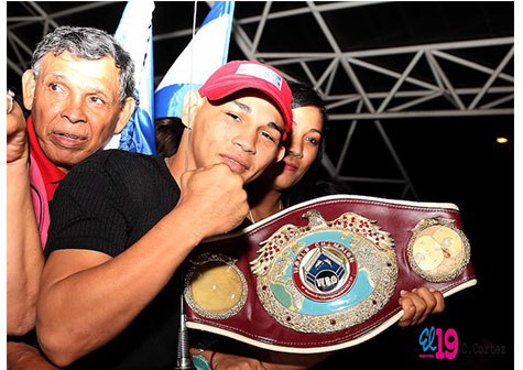 Juventud nicaragüense se desborda para recibir a Chocorroncito Buitrago