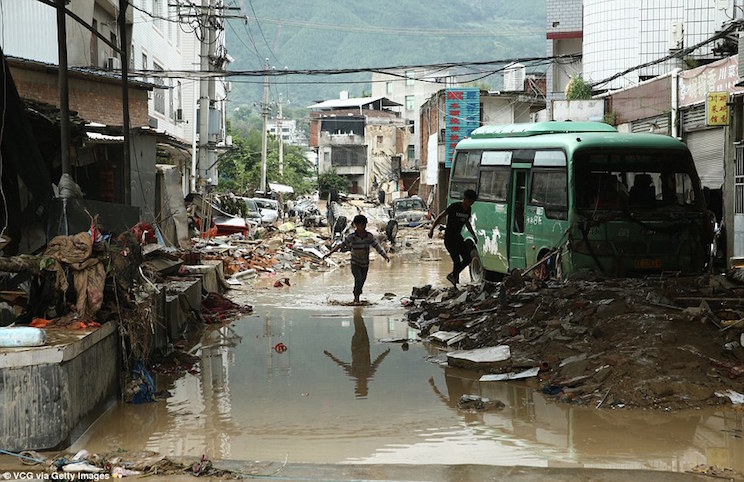 El tifón Nepartak deja 9 muertos en China