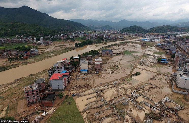 El tifón Nepartak deja 9 muertos en China