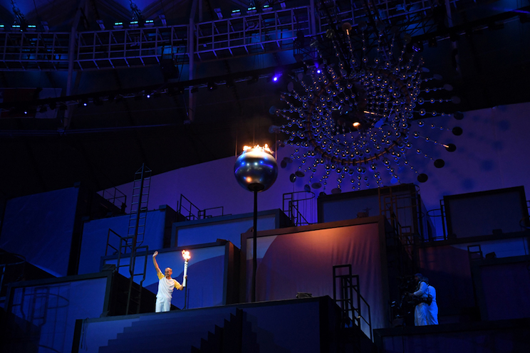 Atleta Vanderlei Cordeiro enciende el pebetero de Río 2016