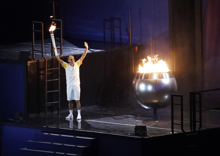 Atleta Vanderlei Cordeiro enciende el pebetero de Río 2016