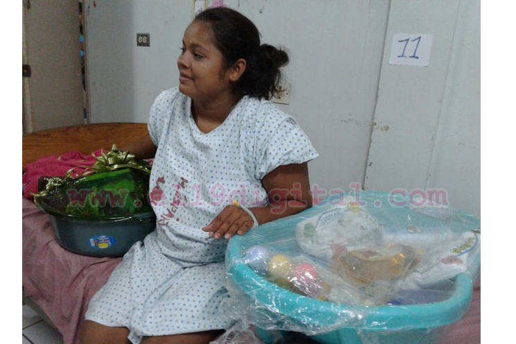 Llega al hospital a parir gemelos y sale con trillizos