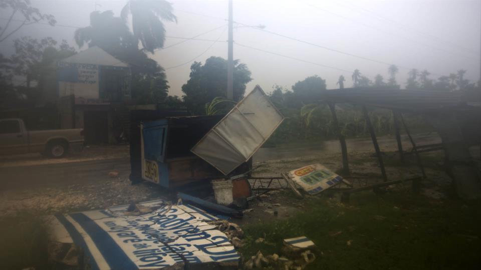 Huracán Matthew se abate sobre Bahamas y avanza hacia costa este de Florida