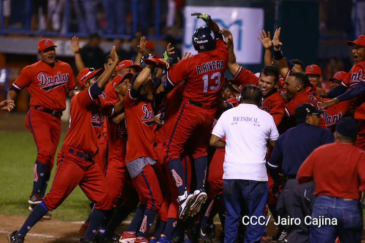 Dantos arrebatan victoria al Bóer
