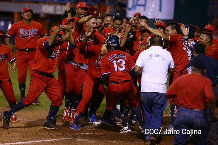 Dantos arrebatan victoria al Bóer