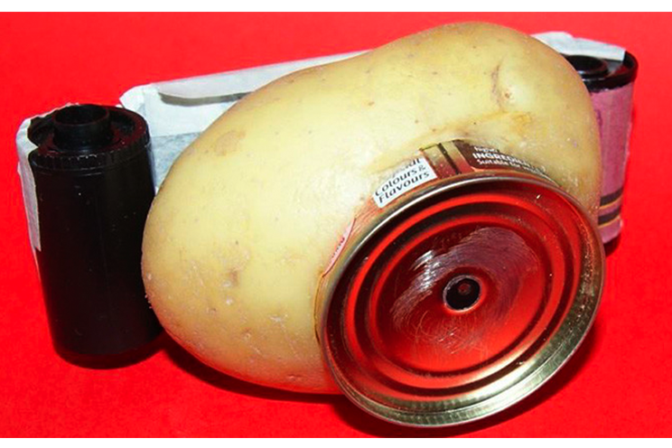 Un australiano fabrica una cámara con una patata y una lata de tomate
