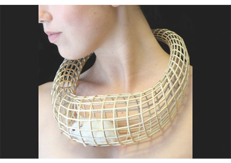 Nueva moda con mascotas incorporadas