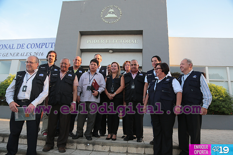 ⁠⁠⁠Invitados y expertos electorales visitan Centro de Cómputos del CSE