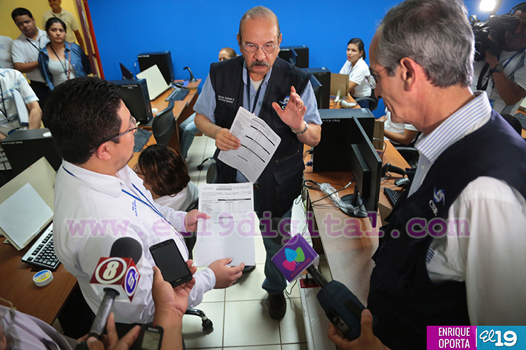 ⁠⁠⁠Invitados y expertos electorales visitan Centro de Cómputos del CSE