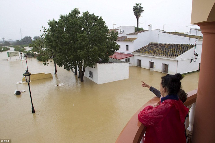 Las mayores lluvias en Málaga en 25 años dejan un muerto y centenares de incidencias