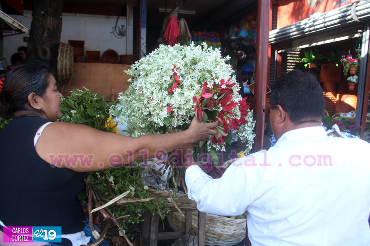 Comerciantes satisfechos con buenas ventas de productos alusivos a La Gritería