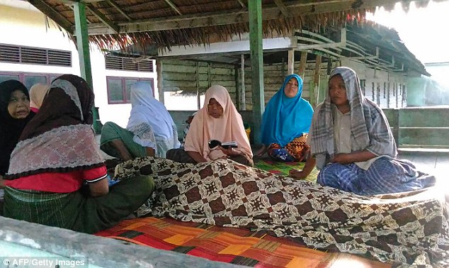 Al menos 25 muertos dejó el terremoto que sacudió Indonesia