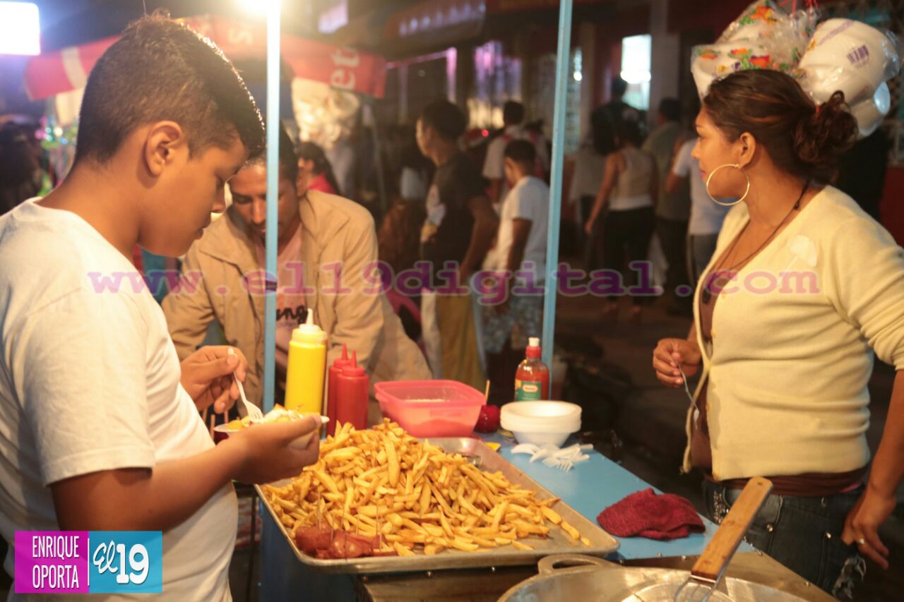 Estelí celebra noches de compras navideñas