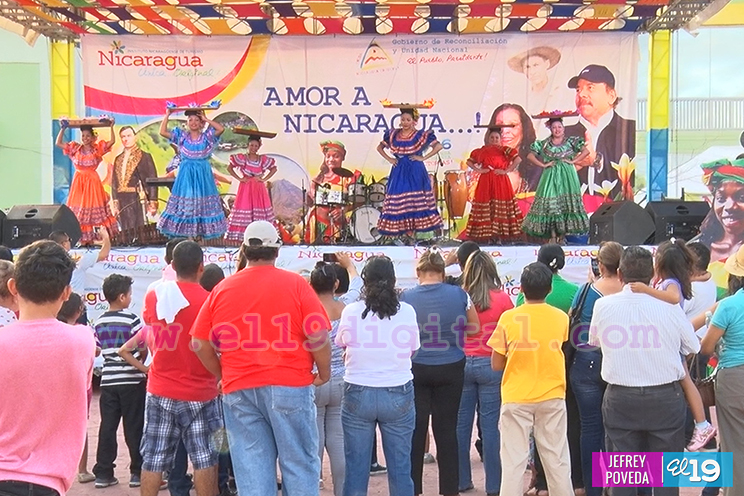 Pastorelas navideñas y ballet folklórico en la Plaza 22 de Agosto