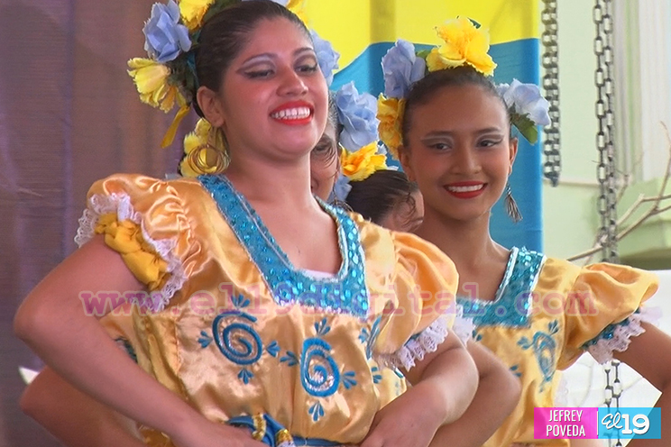 Pastorelas navideñas y ballet folklórico en la Plaza 22 de Agosto