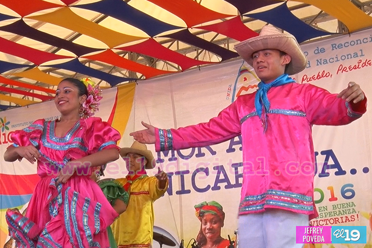 Pastorelas navideñas y ballet folklórico en la Plaza 22 de Agosto