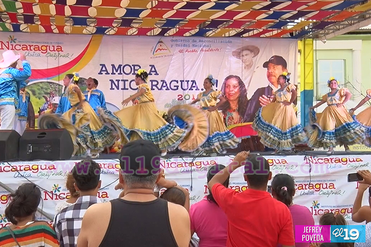 Pastorelas navideñas y ballet folklórico en la Plaza 22 de Agosto