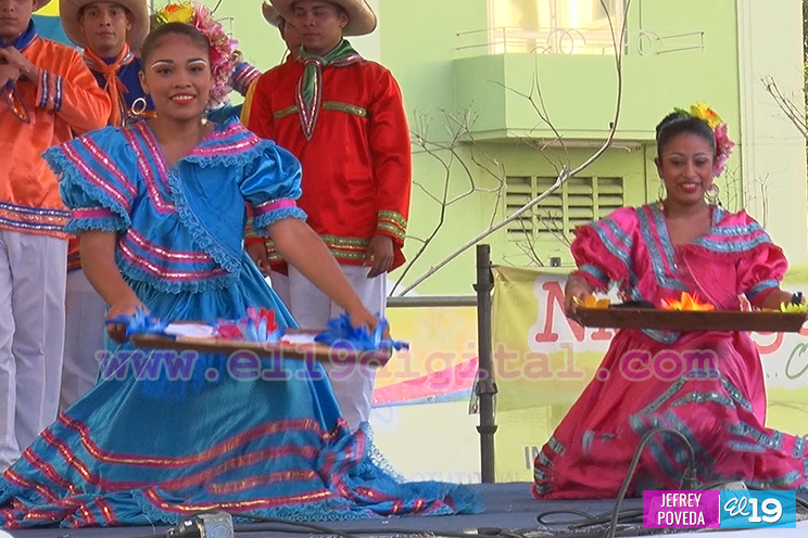 Pastorelas navideñas y ballet folklórico en la Plaza 22 de Agosto